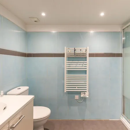 Apartment Le Printemps, Centre Juan Les Pins , 100m Des Plages, 70m De La Gare De Juan Les Pins Antibes