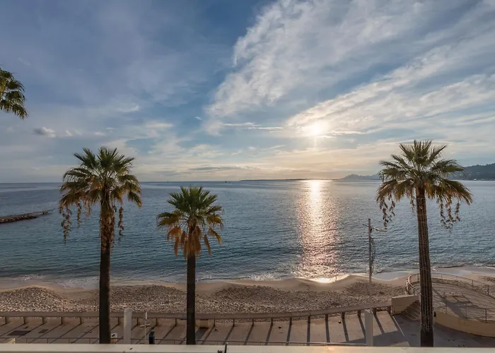 Le Printemps, Centre Juan Les Pins , 100m Des Plages, 70m De La Gare De Juan Les Pins
